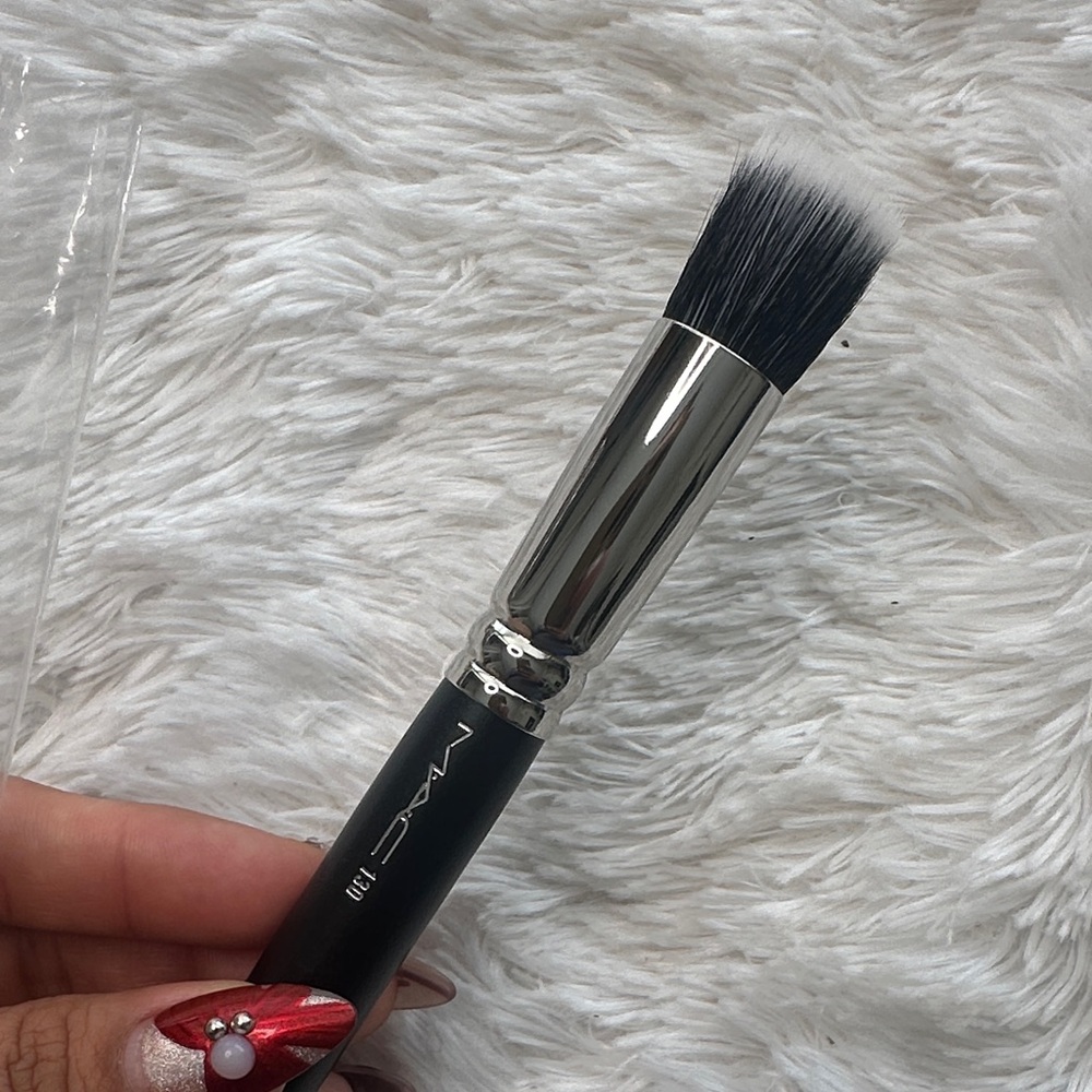 MAC Cosmetics Duo Fiber Makeup Brush - Black and White ”130”